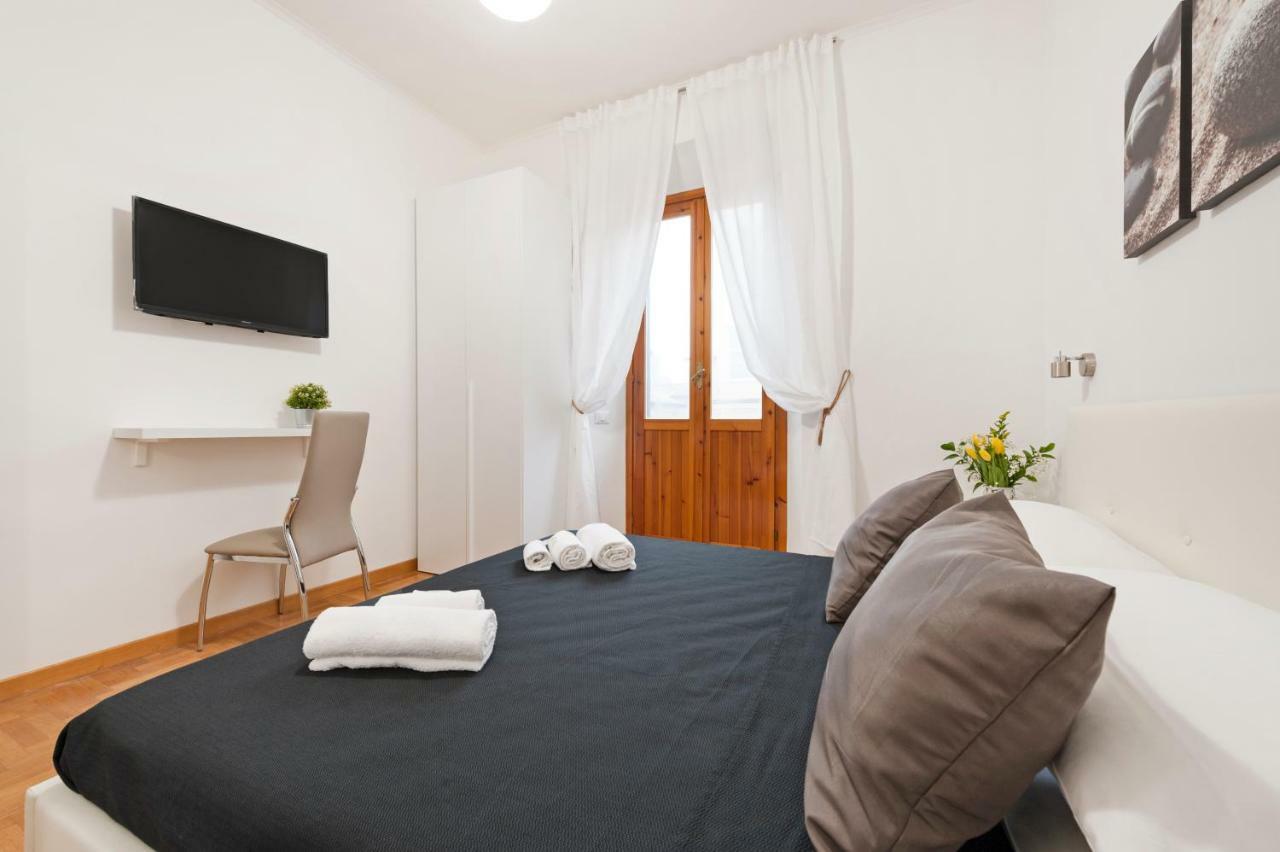 White Flat Labicana Rome Bagian luar foto